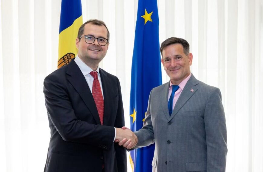 Premierul Vasile Tofan a avut o întrevedere cu însărcinatul cu Afaceri al SUA, Nick Pietrowicz, în cadrul căreia s-a discutat despre consolidarea parteneriatului moldo-american